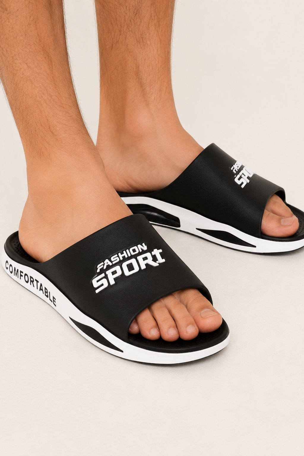 Sandales de plage homme ergonomiques, idéales été, piscine. Confort optimal et semelle antidérapante pour vos vacances.