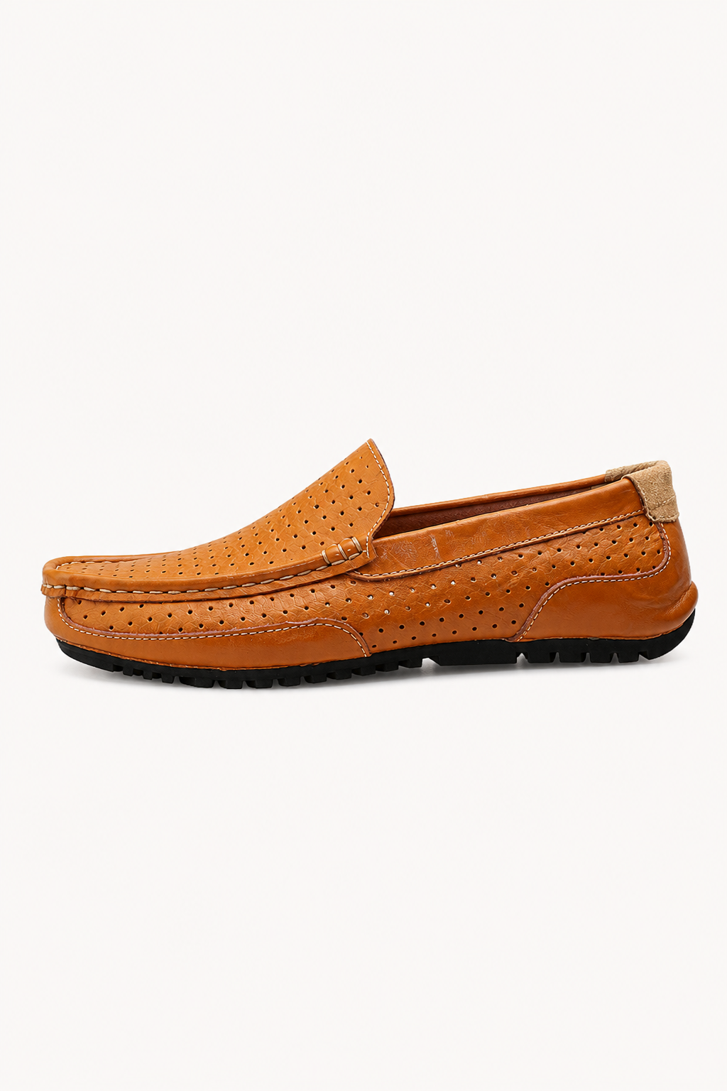 Élégants mocassins marron pour hommes, style décontracté chic, parfaits pour l'été et le confort.