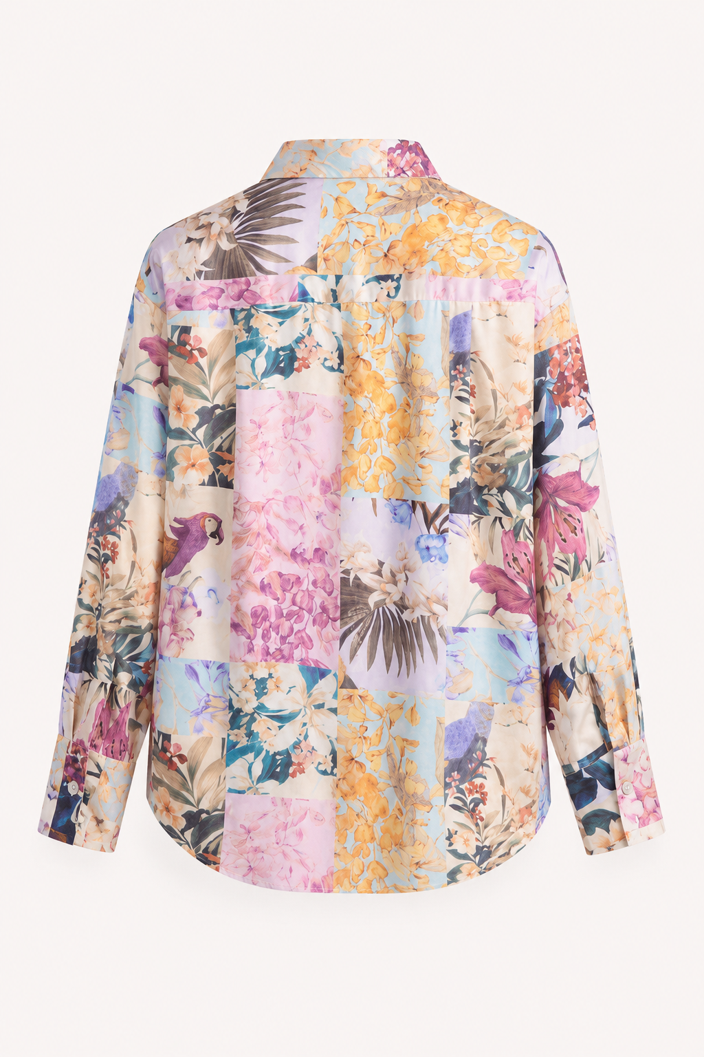 Élégant chemisier blanc à manches longues pour femmes, motif floral délicat. Mode été/printemps.