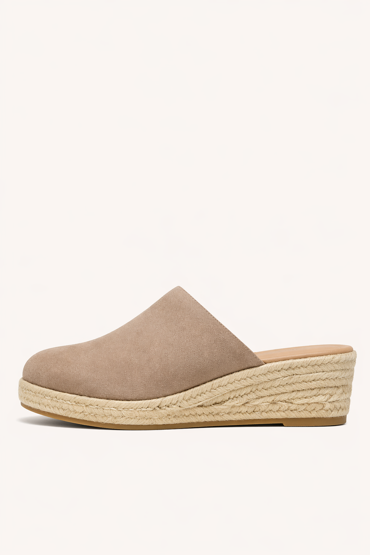 Chaussures d'été à plateforme pour femmes. Sabots confortables et au style décontracté mode.