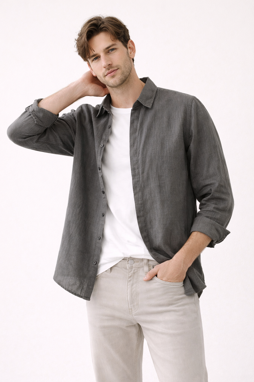 Chemise décontractée pour homme, manches longues. Look chic et tendance pour l'été, très confortable et légère.