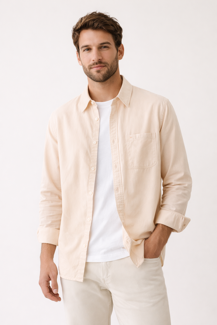 Chemise d'été homme décontractée à manches longues, élégante et confortable pour un look estival. Idéale mode masculine.