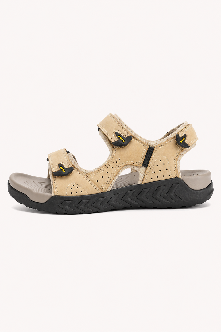 Sandales d'aventure homme avec excellent support, réglables, parfaites pour la randonnée et les terrains accidentés.