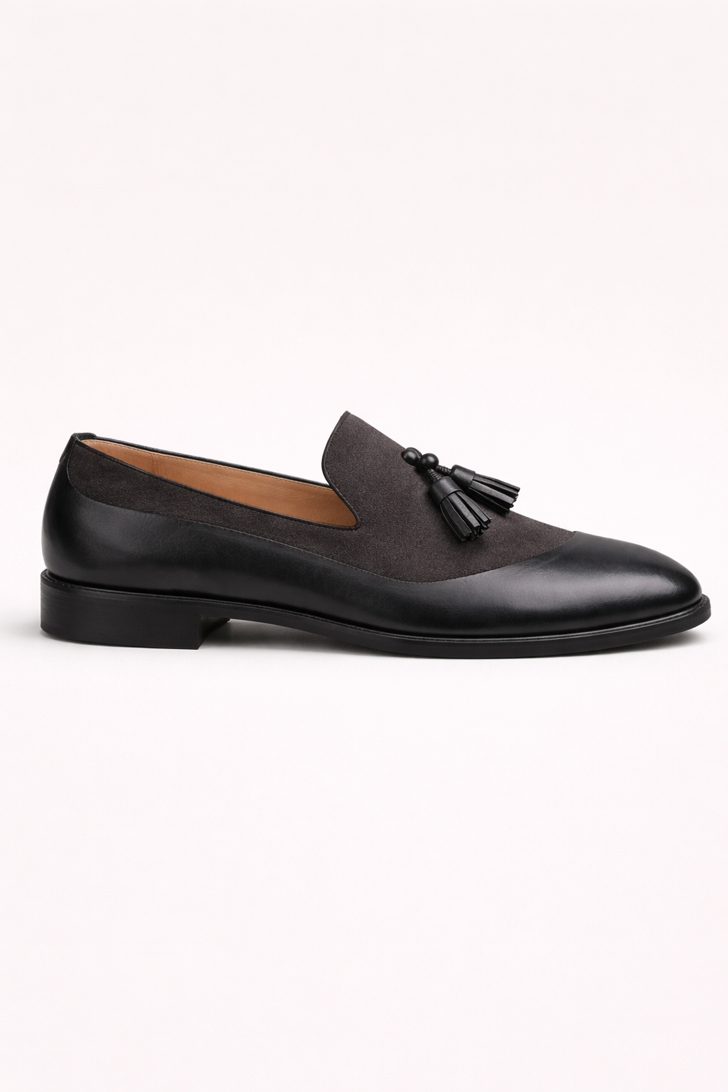 Mocassins homme à glands, chaussures élégantes et polyvalentes, parfaites pour un style habillé ou décontracté.