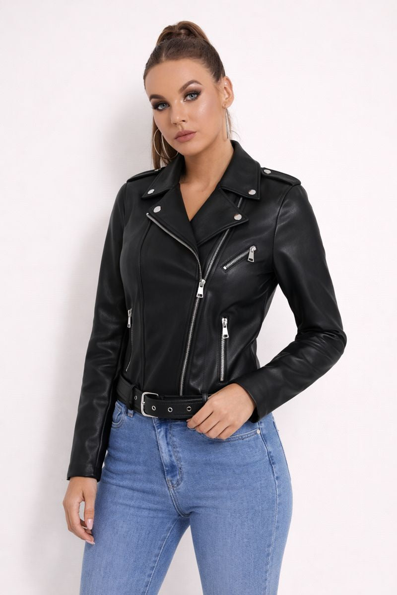 Veste de motard femme noire Saelia, coupe ajustée, élégante, avec poches. Idéale pour un style chic et urbain.