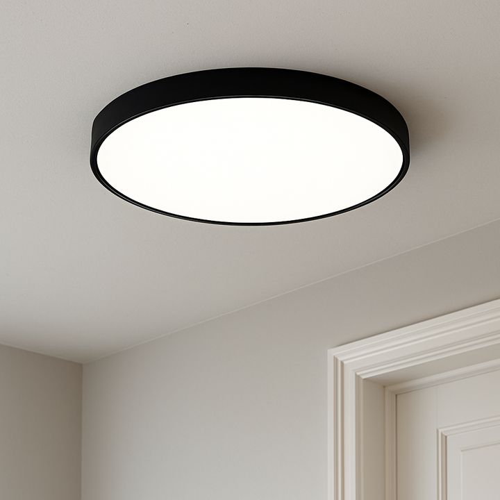 Lampe de plafond LED ultrafine moderne pour salon, design élégant et éclairage lumineux.