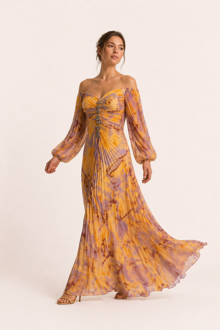 Robe longue orange plissée élégante, fente et manches. Idéale pour cérémonie, soirée ou printemps/été.