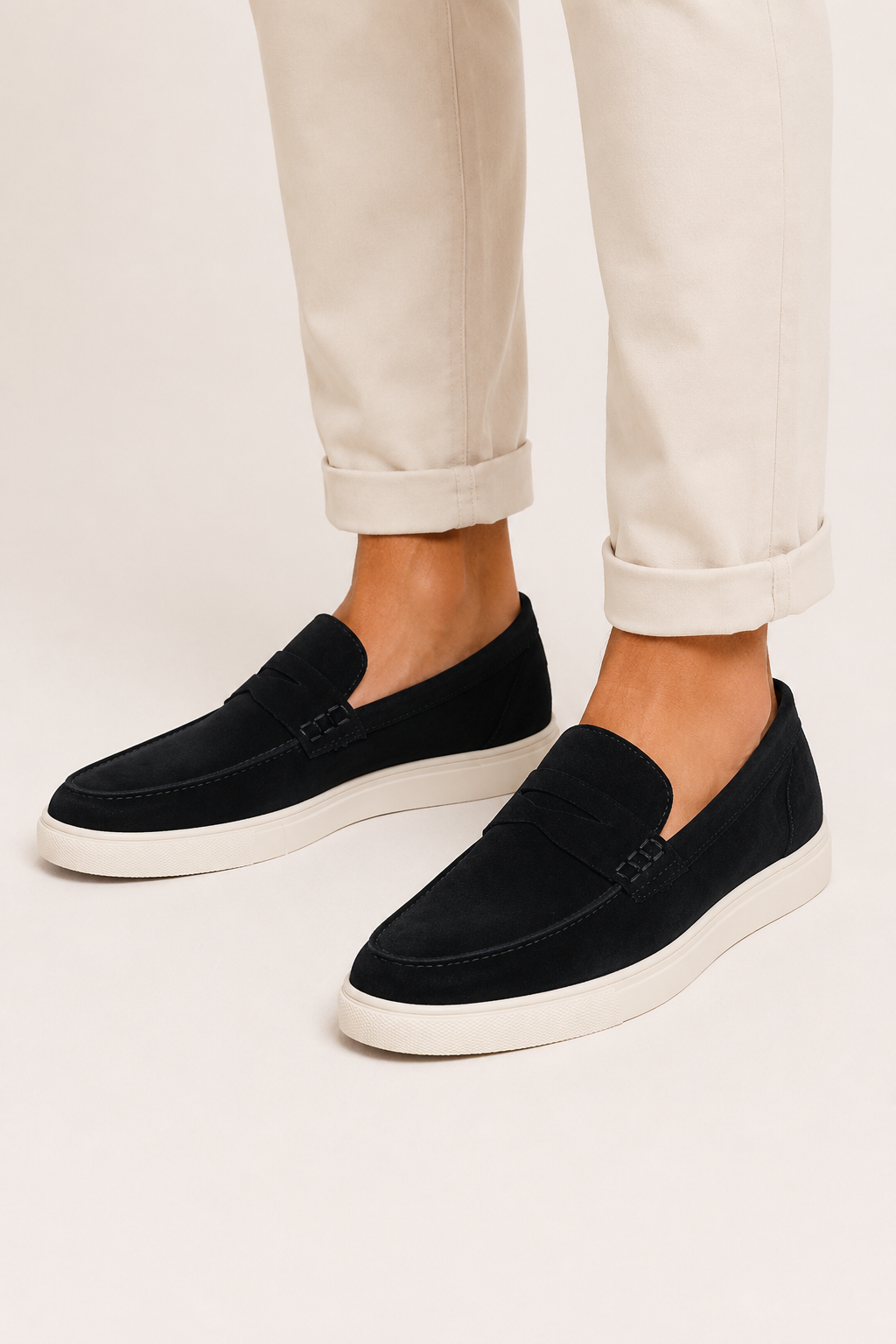 Mocassins pour hommes, style décontracté et confort moderne, parfaits pour l'été et le casual urbain.