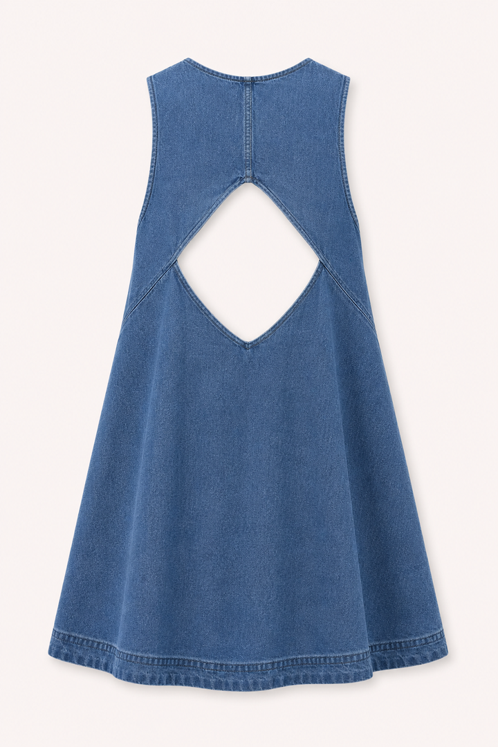 Tenue de jour estivale: robe courte femme sans manches, coupe moderne et décontractée pour un confort optimal.