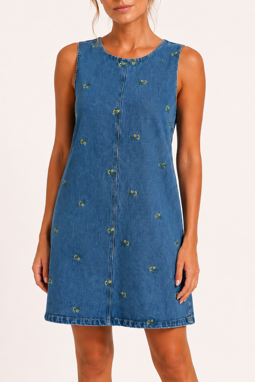 Vêtement été femme: robe courte sans manches décontractée. Offre confort et légèreté. Idéale pour style estival.