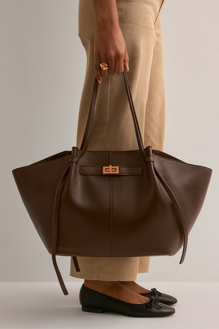 Sac à main polyvalent pour femmes, grand et organisé, idéal pour le travail et la vie quotidienne active.