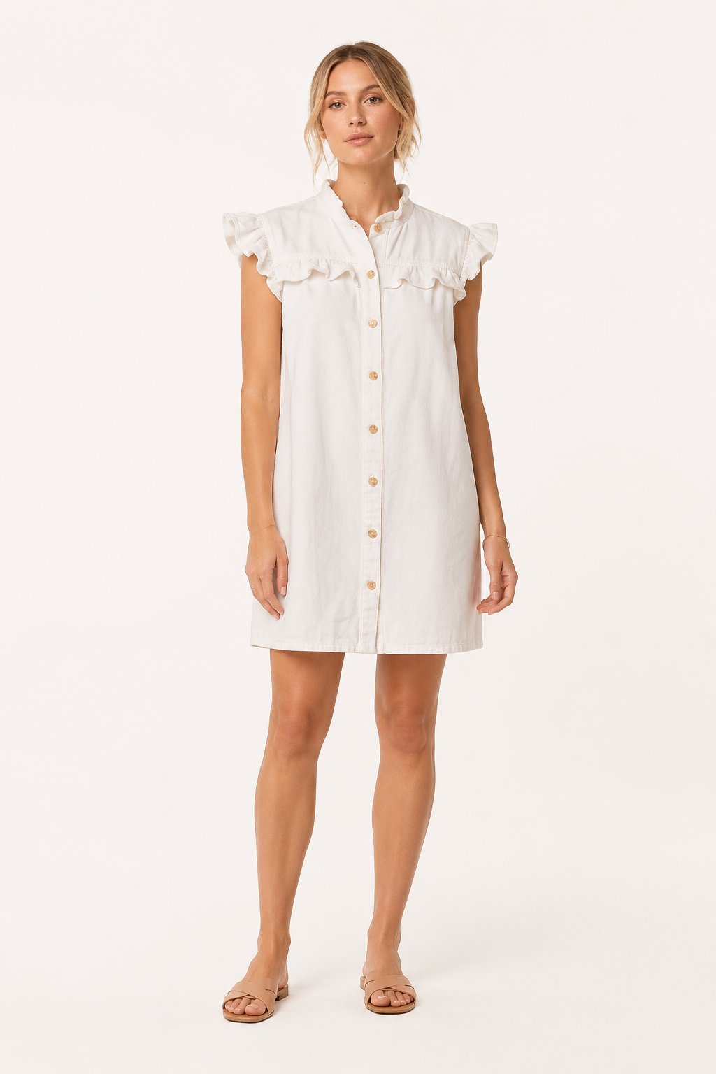 Robe femme courte boutonnée à volants, style décontracté chic. Une pièce essentielle de la mode estivale féminine.