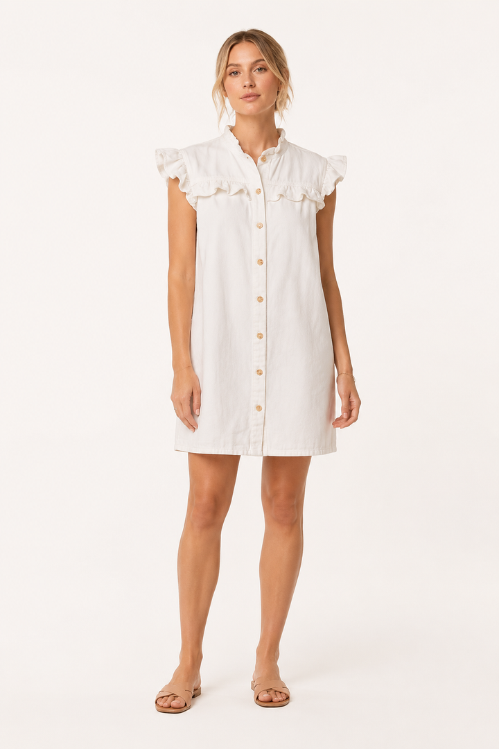 Robe femme courte boutonnée à volants, style décontracté chic. Une pièce essentielle de la mode estivale féminine.