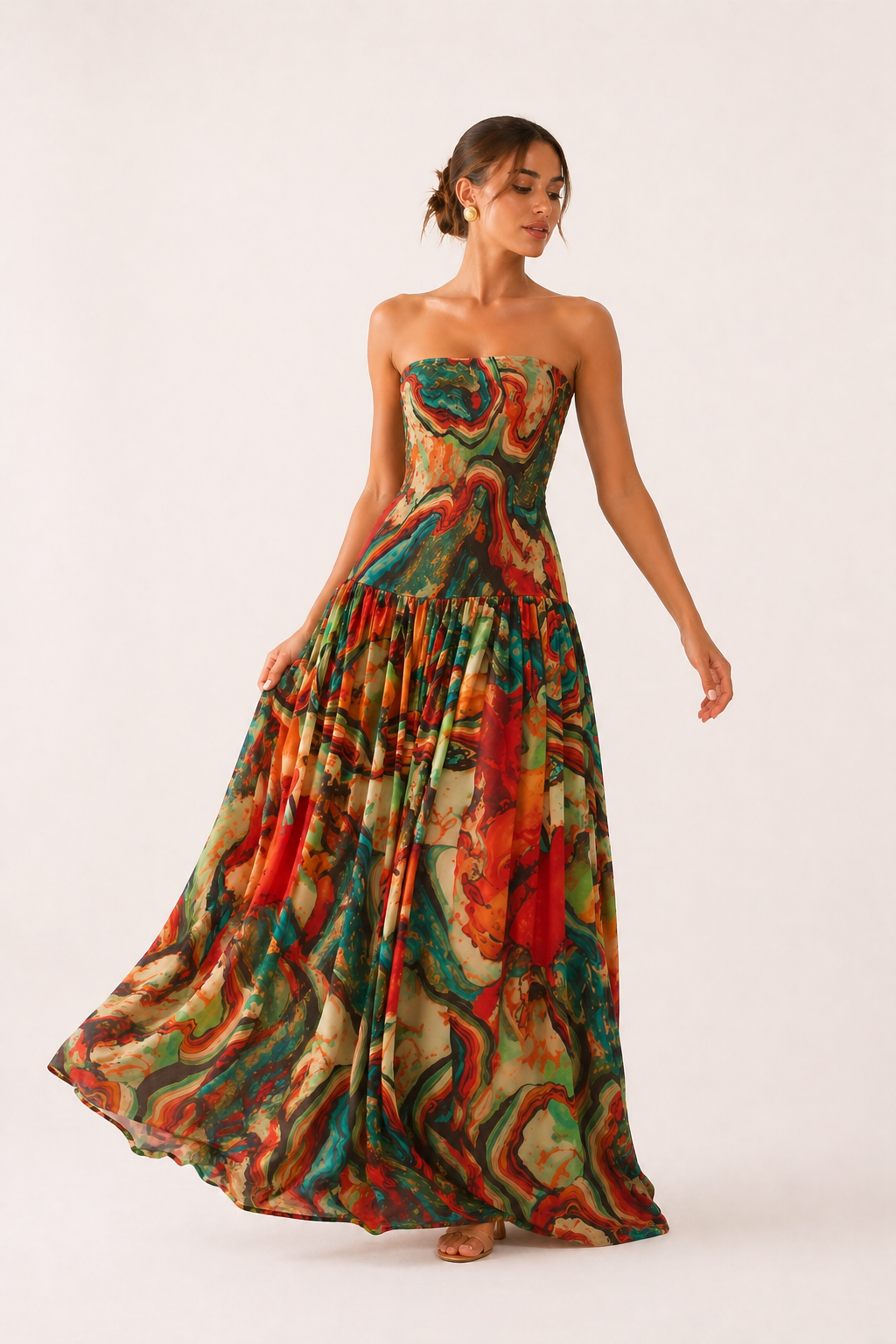 Robe longue d'été femme sans bretelles, motif imprimé chic et confortable. Idéale pour un style estival décontracté.