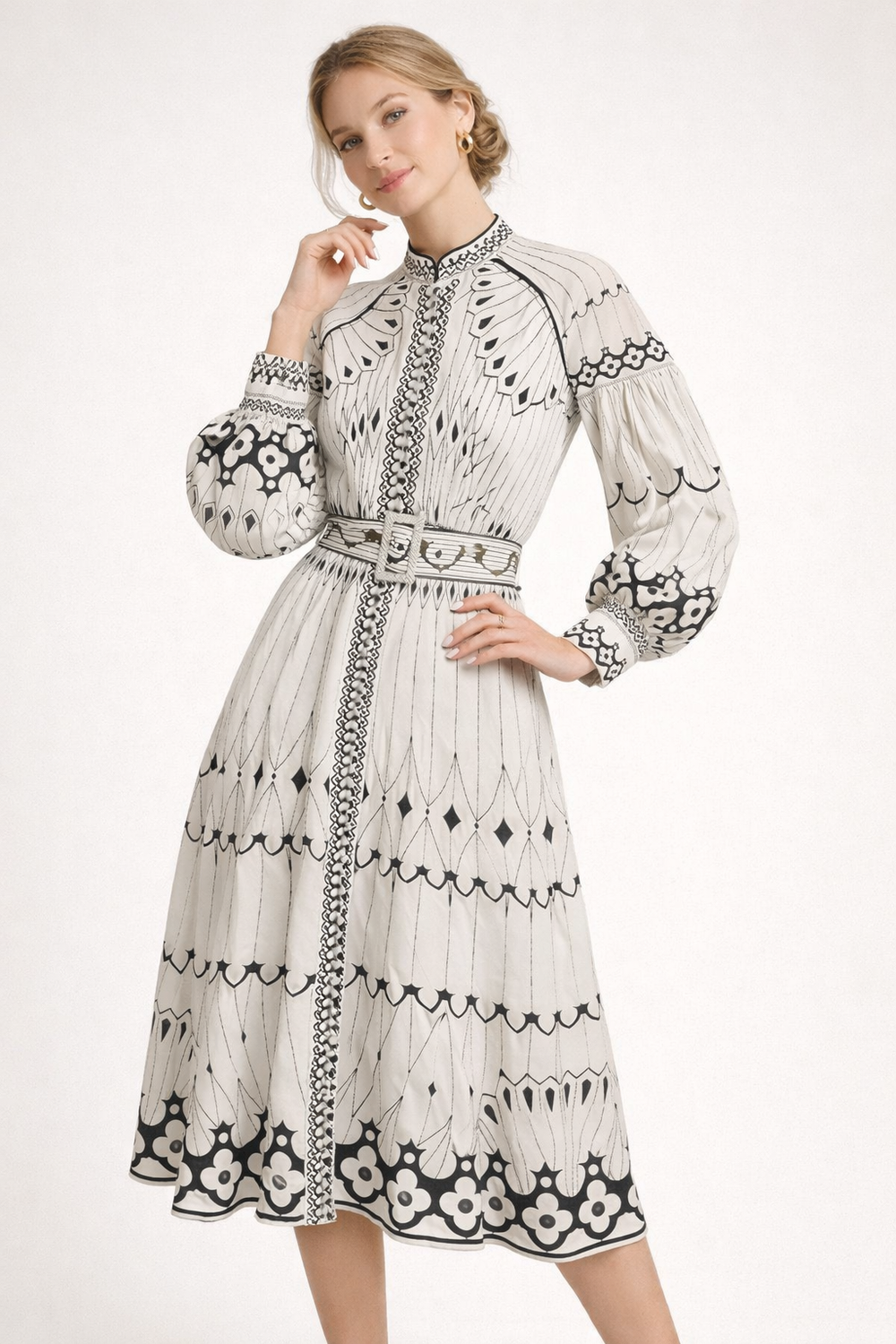 Robe midi florale chic pour femme, manches lanternes. Parfaite pour l'été et le printemps avec son motif élégant.