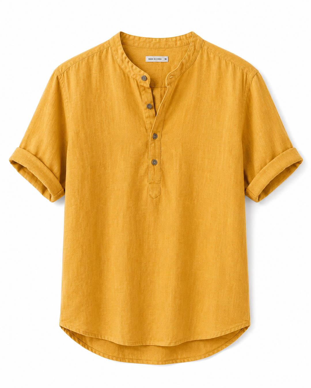 Chemise blanche homme col mao, manches courtes, élégante et respirante pour les vacances d'été.