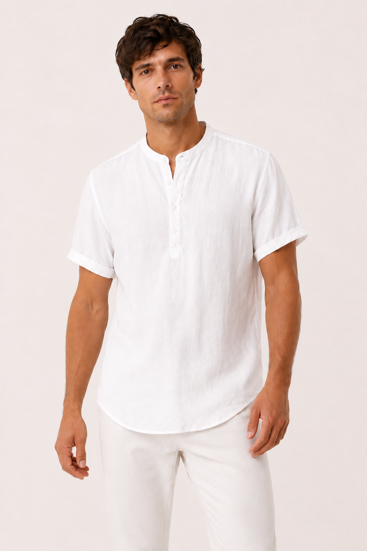 Chemise grise homme casual à col mao, manches courtes, idéale pour un look décontracté moderne.