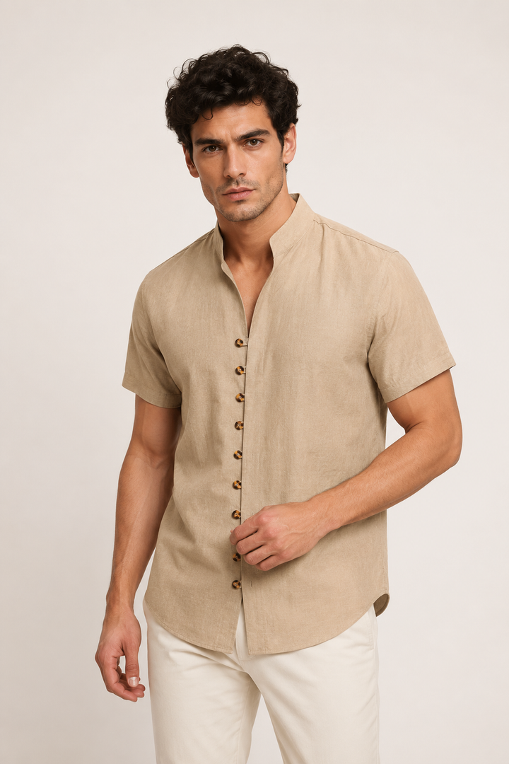 Chemise homme col mao manches courtes, parfaite pour un style décontracté moderne en été. Vêtement léger.