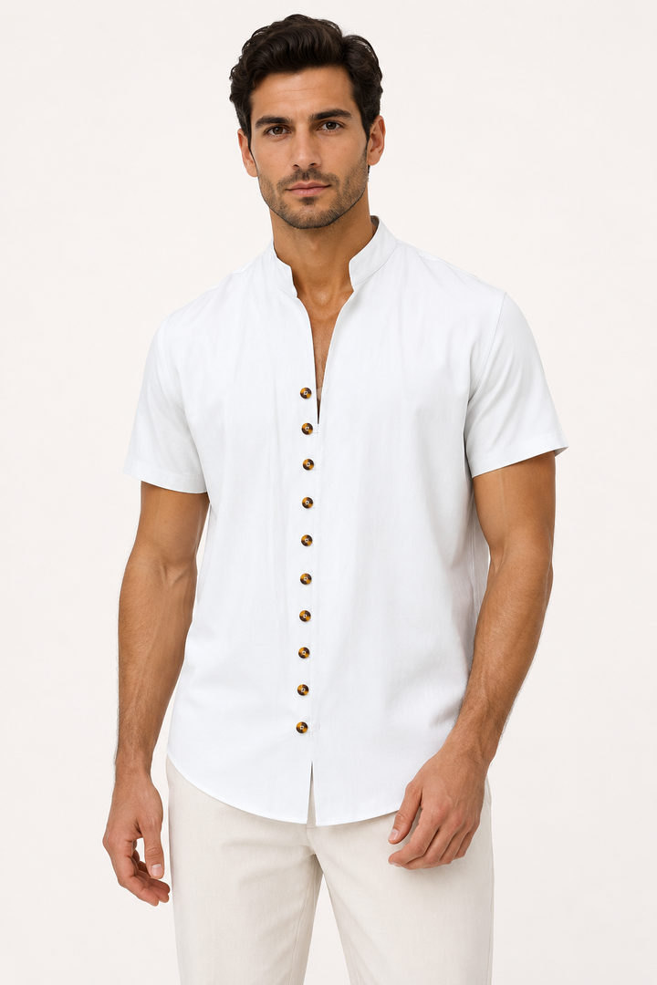 Chemise homme à manches courtes et col mao, style décontracté pour les vacances d'été. Moderne et respirante.