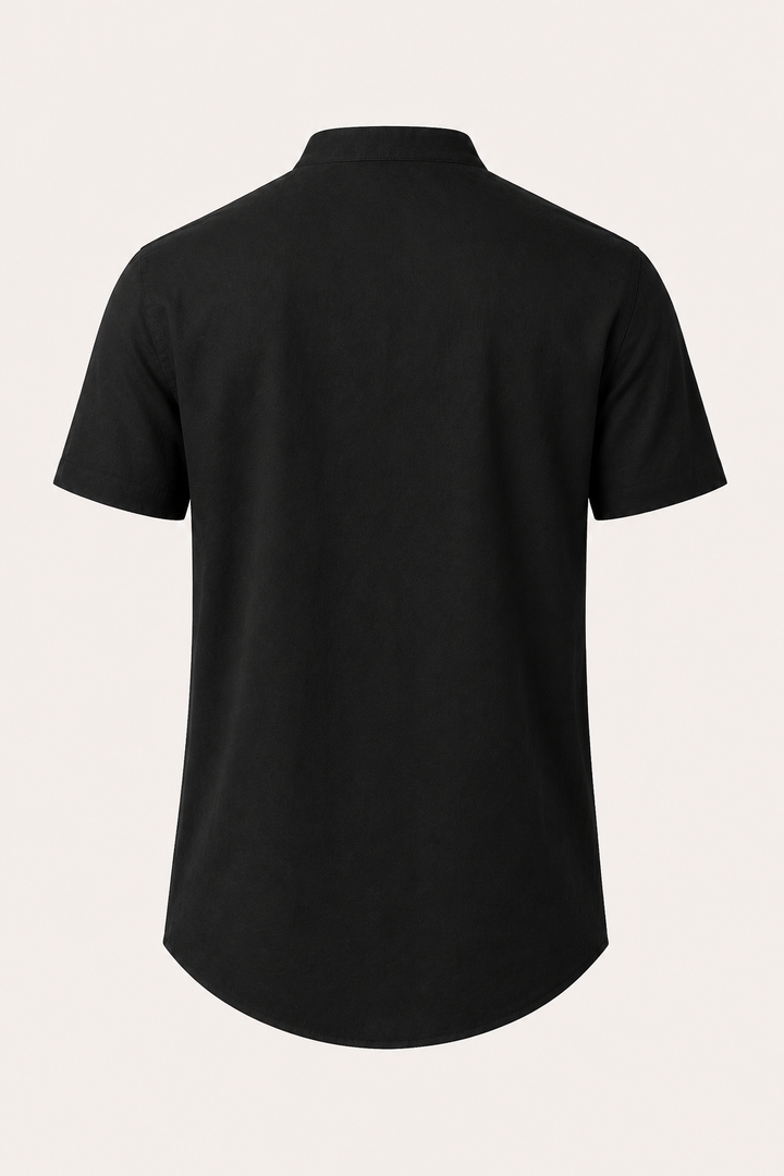 Chemise moderne homme col mao manches courtes, pour un style décontracté et élégant tout l'été.