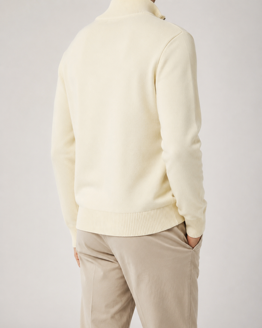 Pull homme zippé élégant, col montant, confortable, parfait pour un style casual ou chic.