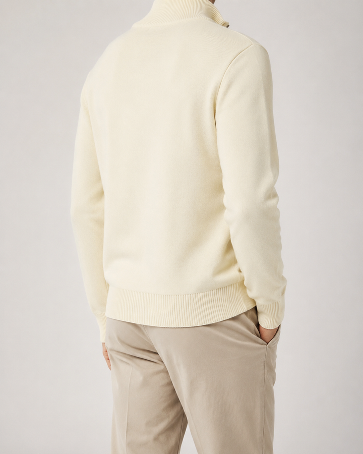 Pull homme zippé élégant, col montant, confortable, parfait pour un style casual ou chic.