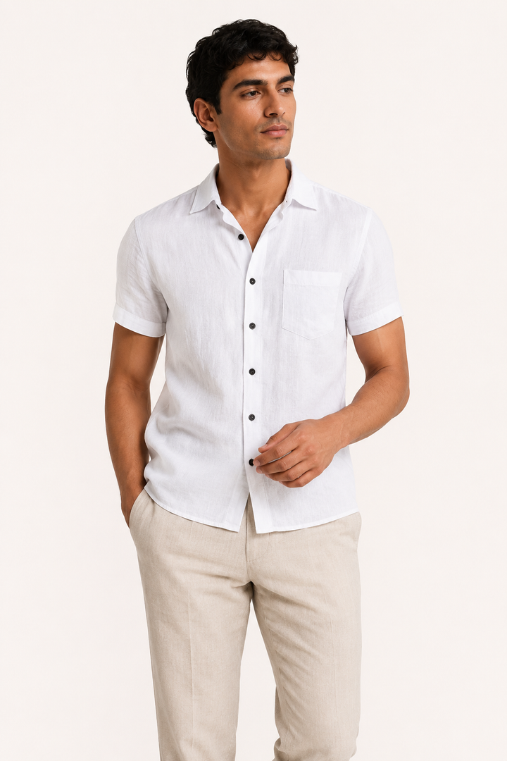 Look vacances homme: Chemise à manches courtes décontractée, parfaite pour plage et l'été.