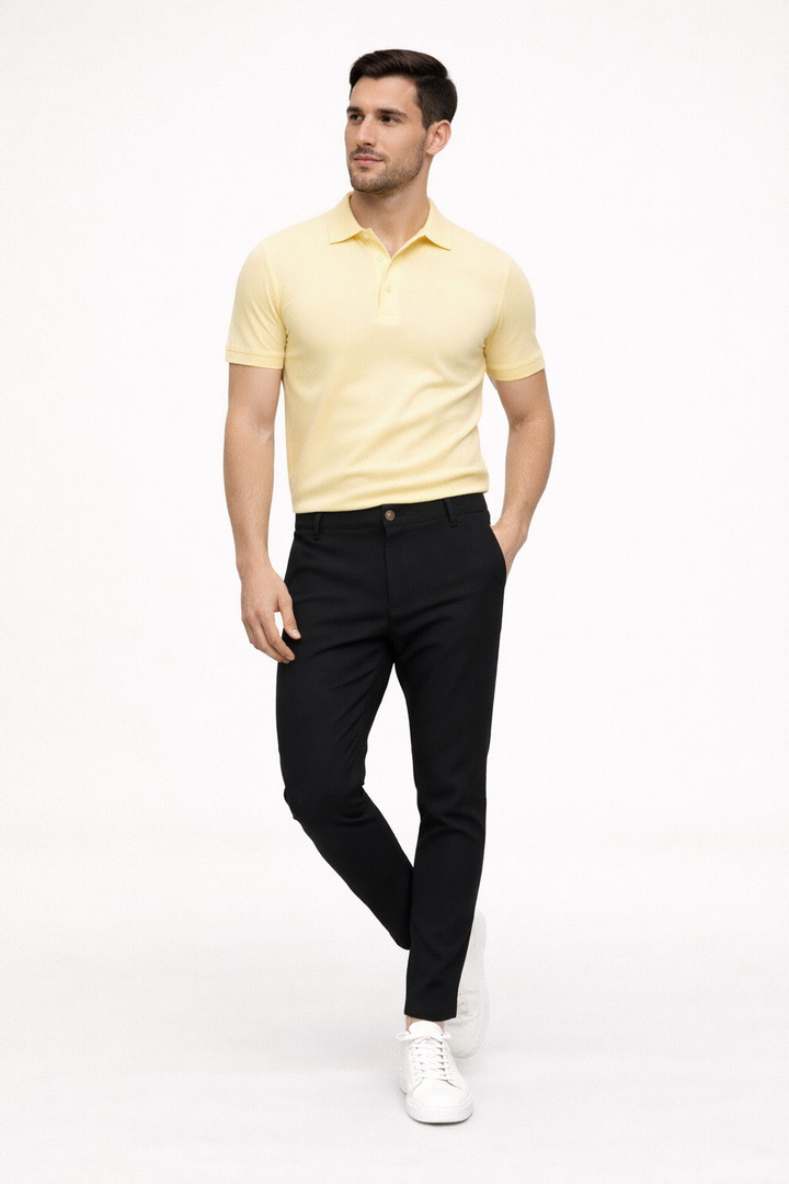 Pantalon chino homme coupe droite beige, élégant et confortable pour mode masculine casual printemps/été.