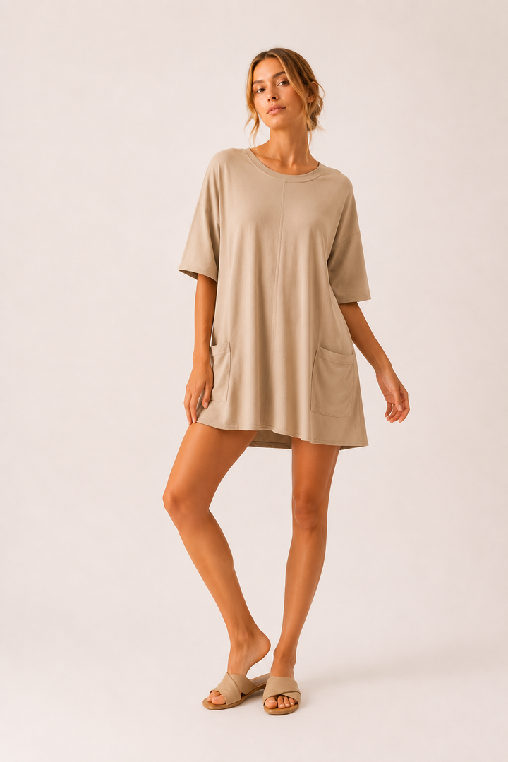 Combinaison courte fluide femme, décontractée, avec manches courtes et col rond. Idéale été, confort chic.
