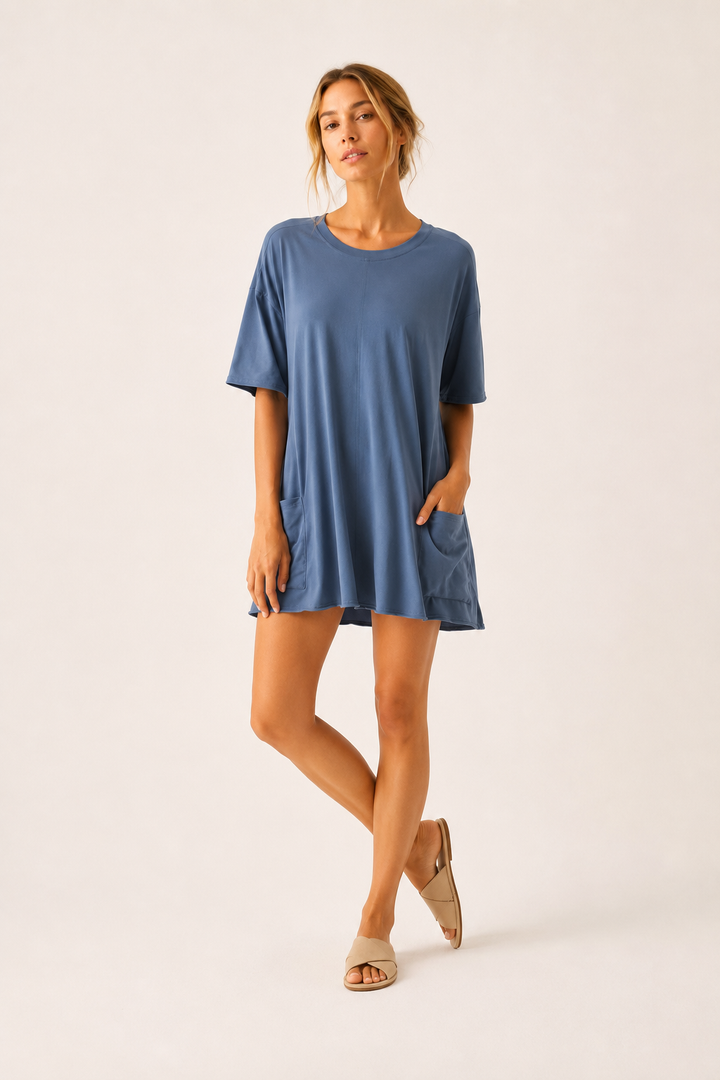 Combinaison courte été femme, décontractée et chic. Parfaite pour voyage, plage ou look quotidien confortable.