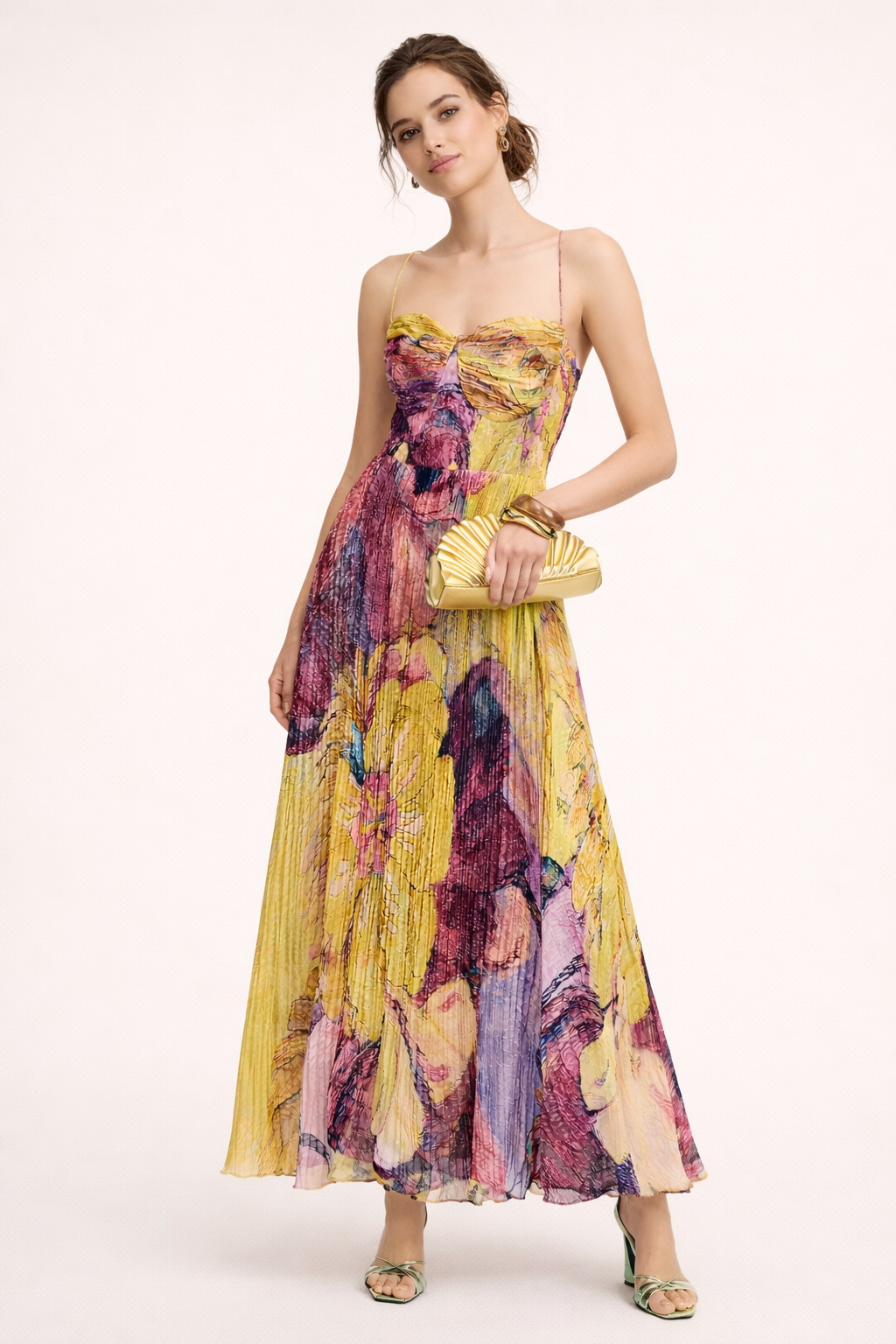 Magnifique robe longue fleurie pour femme modèle Camila. Parfaite pour l'été, une tenue élégante ou décontractée de jour.