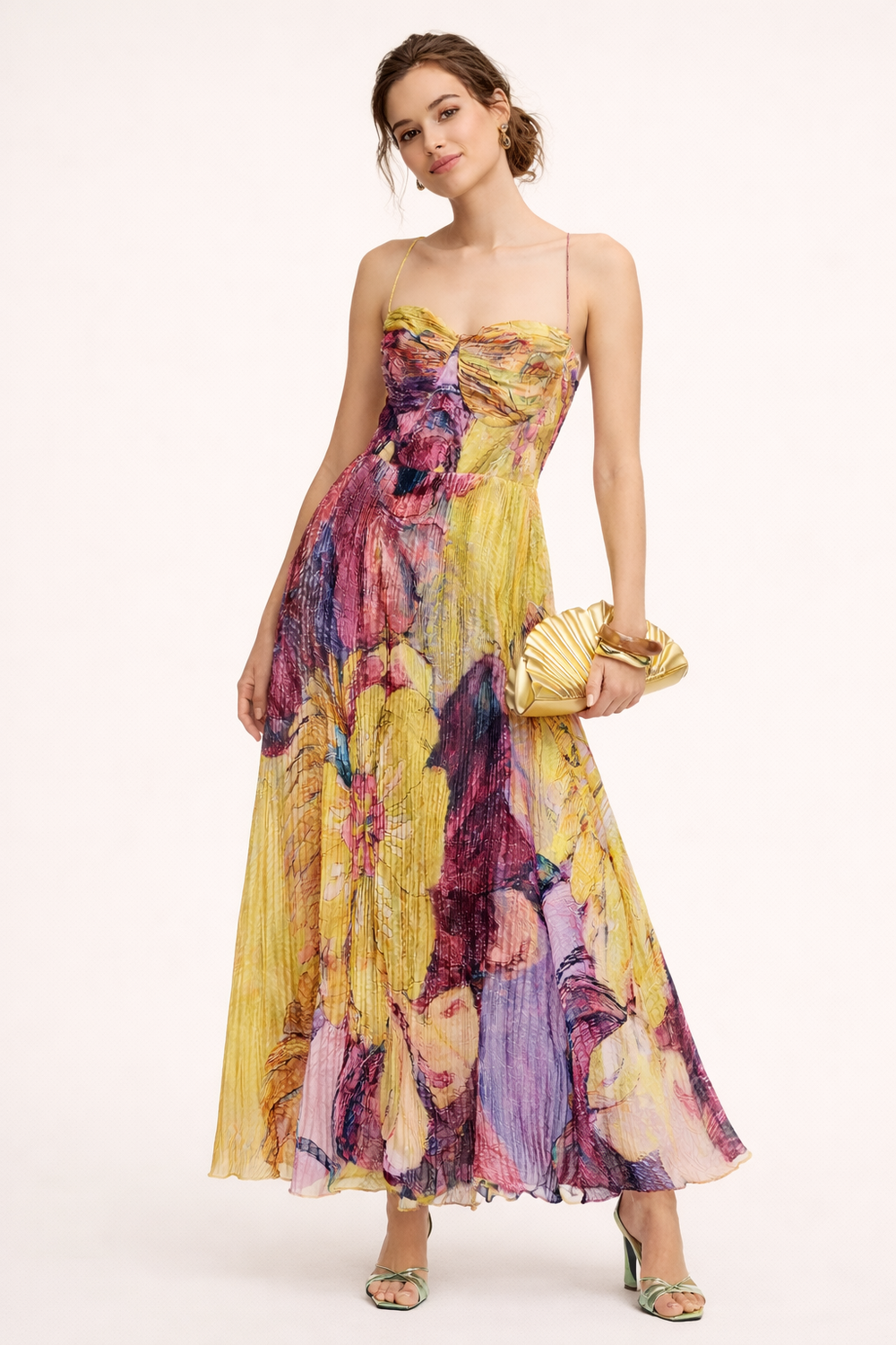 Robe plissée longue fleurie Camila pour femme. Un vêtement d'été chic, parfait pour le jour ou une soirée élégante.