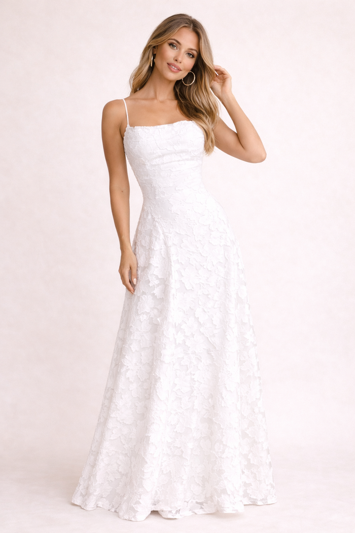 Robe longue femme florale élégante fluide avec bretelles fines, parfaite pour l'été ou printemps, style chic et confortable.