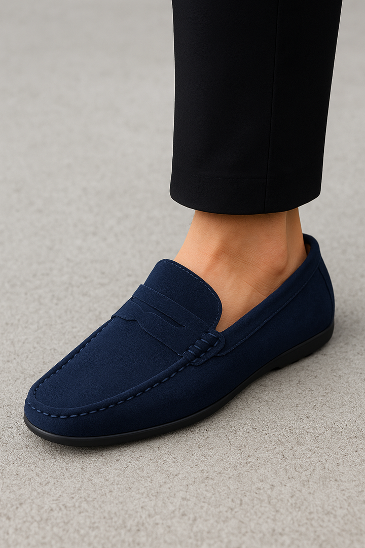 Mocassins de ville pour hommes, essentiels pour un dressing chic et une tenue professionnelle ou décontractée avec aisance.