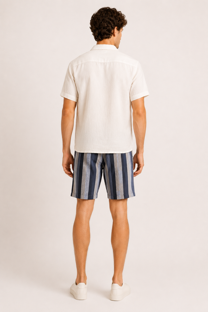 Short bermuda homme léger à rayures, idéal pour la plage ou les vacances estivales, très respirant.