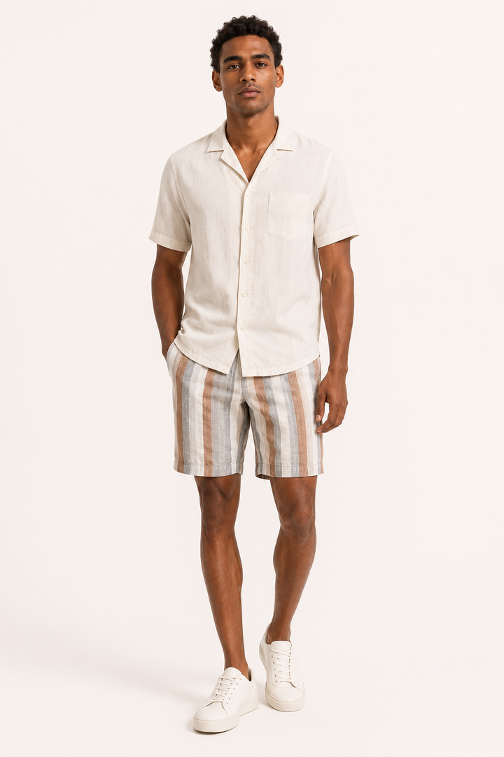 Short d'été homme décontracté à rayures, respirant et léger pour rester frais sous le soleil des vacances.