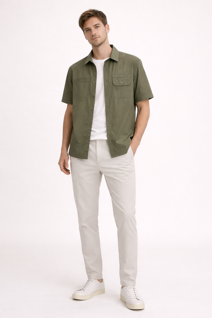 Chemise homme Erik à manches courtes, coupe droite, idéale pour l'été décontracté et confortable.