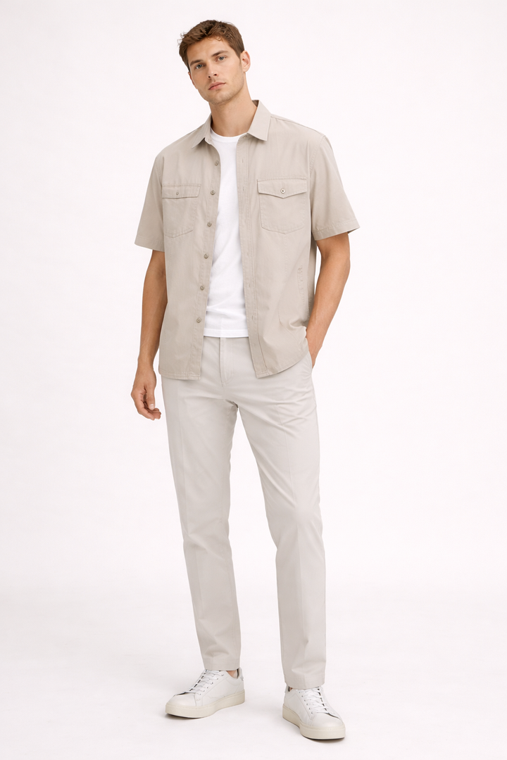 Chemise décontractée Erik pour homme, manches courtes, parfaite pour la mode estivale et le confort quotidien.