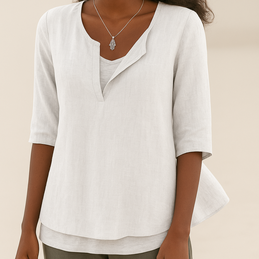 Blouse femme décontractée à col V et manches 3/4. Un vêtement féminin élégant, parfait pour la saison estivale.