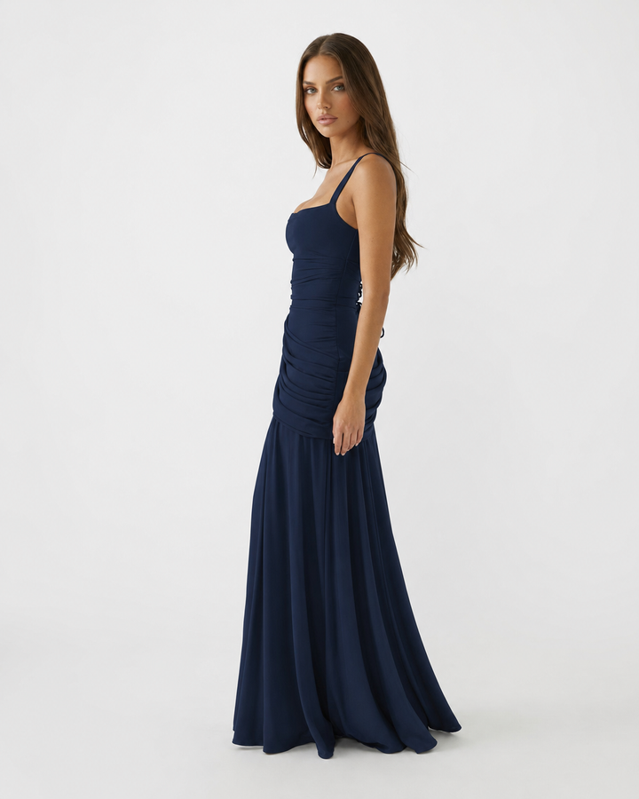 Robe de soirée maxi femme, col carré, corsage froncé, laçage décoratif au dos, tissu léger.