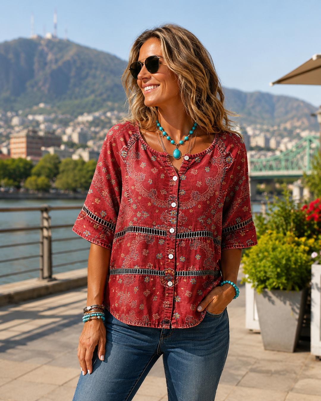Blouse femme bohème fluide à col V, imprimé ethnique vintage. Manches 3/4, style décontracté pour le printemps/été.