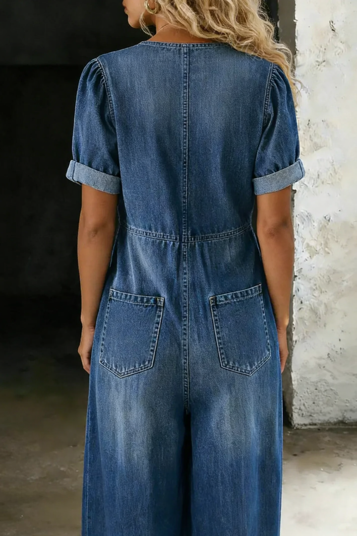 Combinaison tendance femme, coupe décontractée mais élégante, col V et pantalon large fluide et stylé.