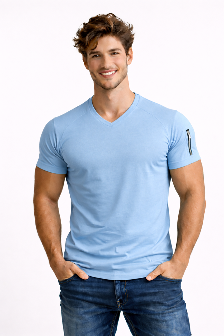 T-shirt homme col V doux, respirant, vêtement confortable et stylé pour un look masculin.