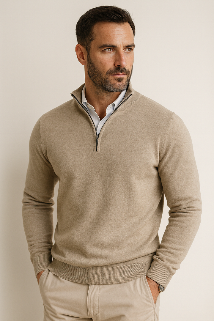 Sweater homme moderne, col zippé. Confort optimal et look élégant pour toute occasion.