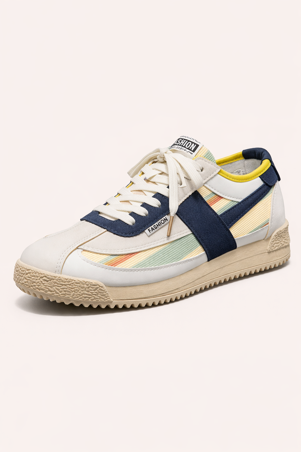 Chaussures hommes légères et confortables, sneakers décontractées pour un look urbain et moderne.