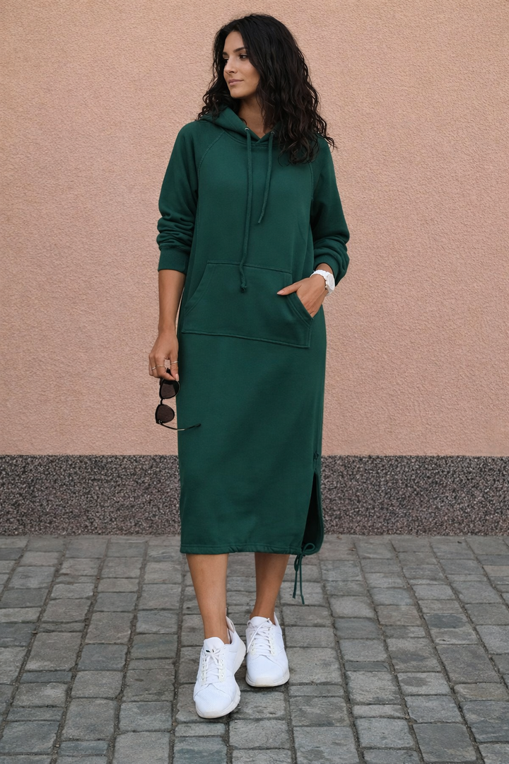 Robe longue à capuche type sweatshirt pour femme, look décontracté et chaleureux pour l'hiver.