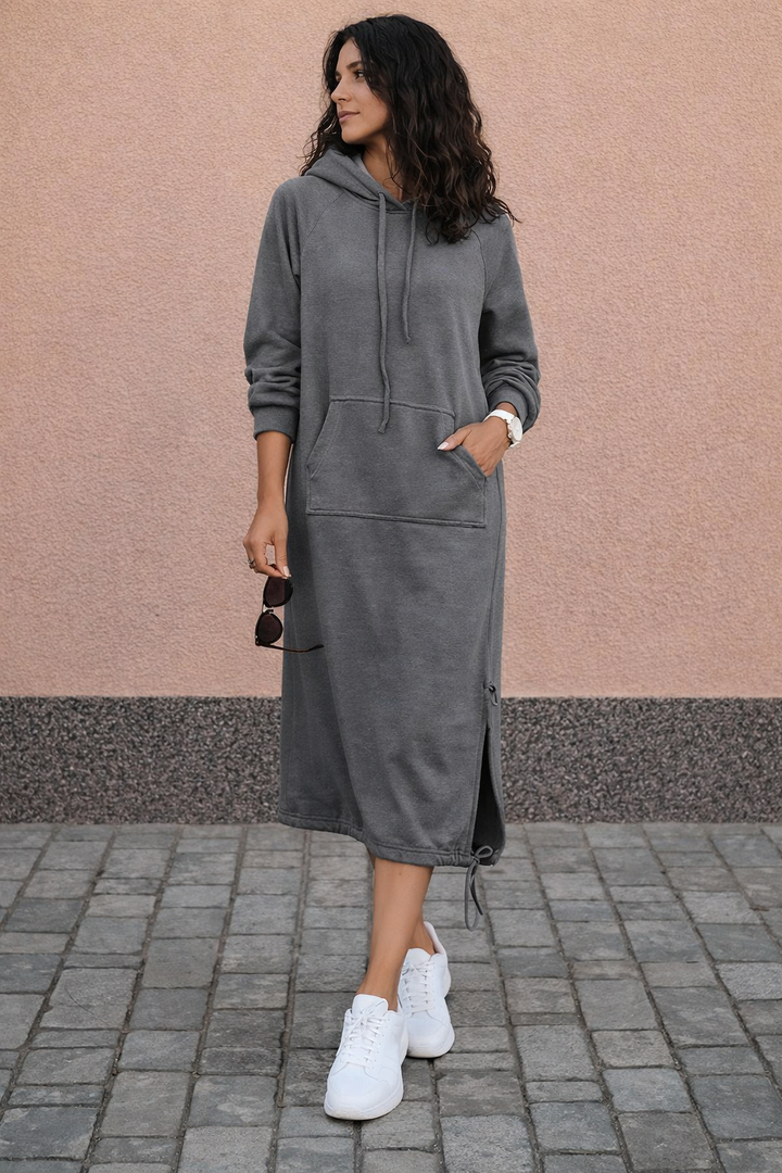 Robe midi décontractée femme à capuche, confortable et pratique pour un look polyvalent et moderne.