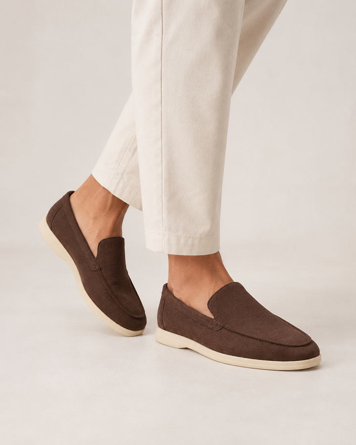 Chaussures à enfiler homme noires, mocassins ville classiques, confortables et élégants.