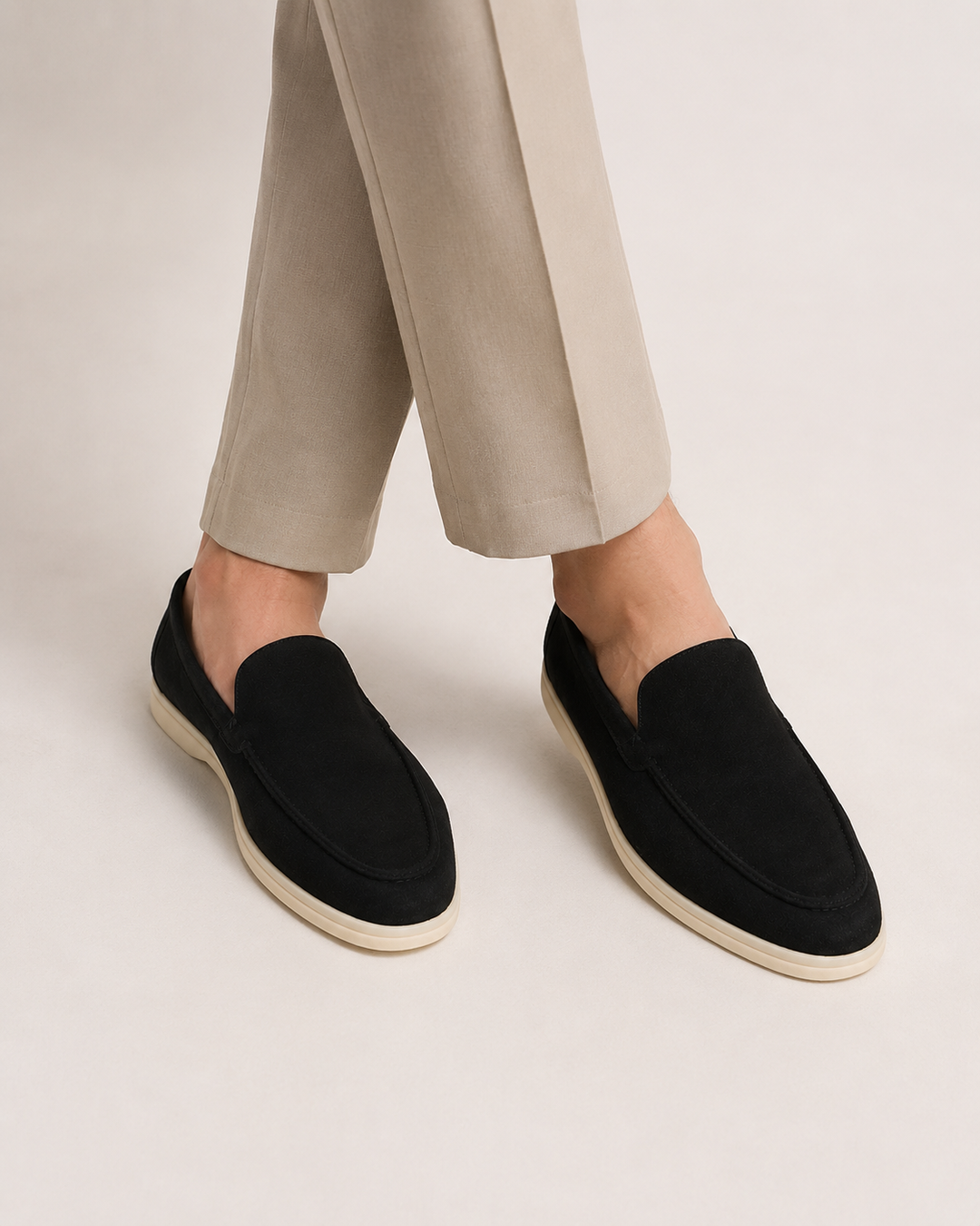 Mocassins homme bleus marine, semelle plate, parfaits pour un look casual ou professionnel au bureau.