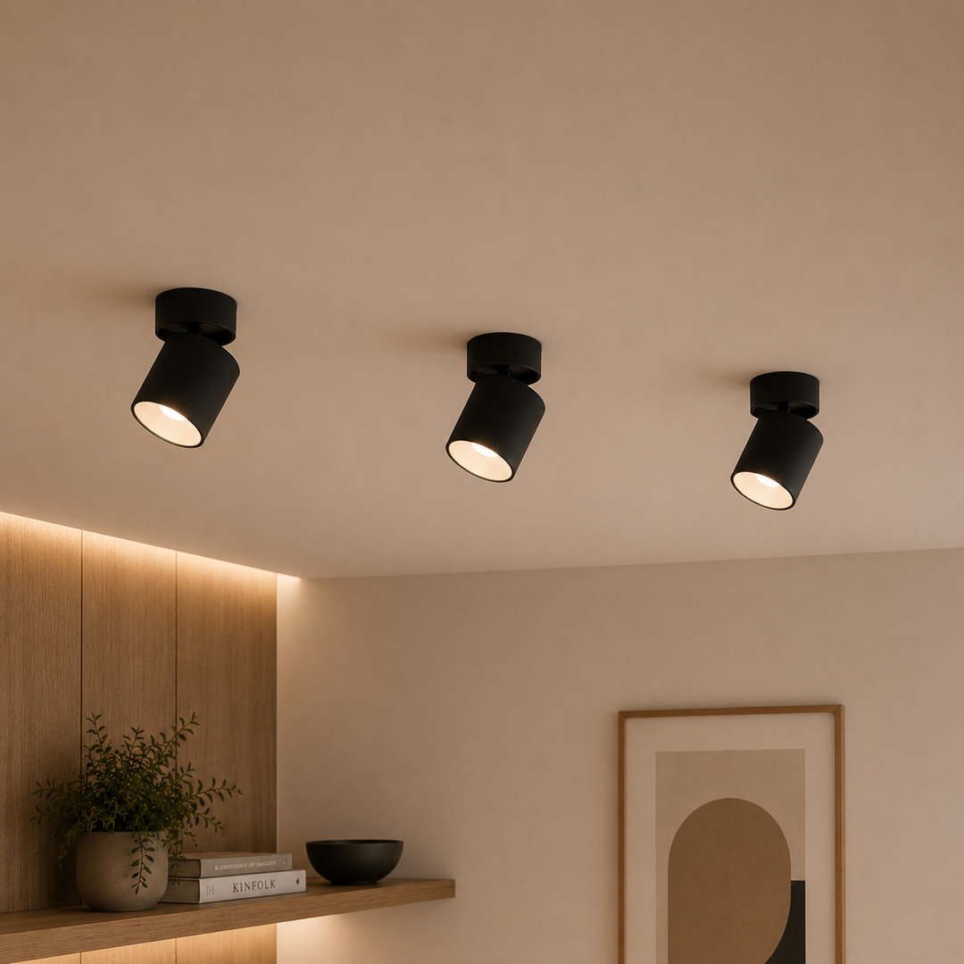 Plafonnier spot LED moderne et ajustable, éclairage intérieur noir pour ambiance et design contemporains.